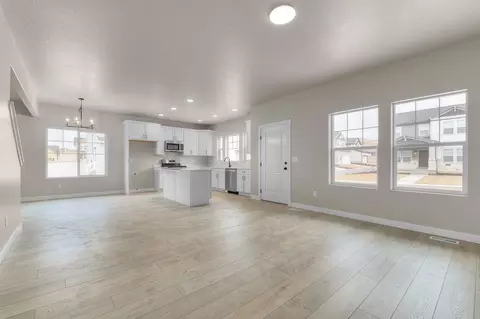 Living - 6417 Vernon Dr, Eagle Mountain, UT 84005 photo 2 of 6