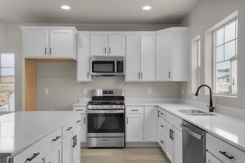 Kitchen - 6417 Vernon Dr, Eagle Mountain, UT 84005 photo 1 of 4