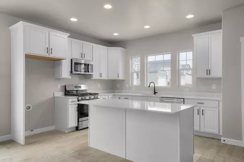 Kitchen - 6417 Vernon Dr, Eagle Mountain, UT 84005 photo 2 of 4