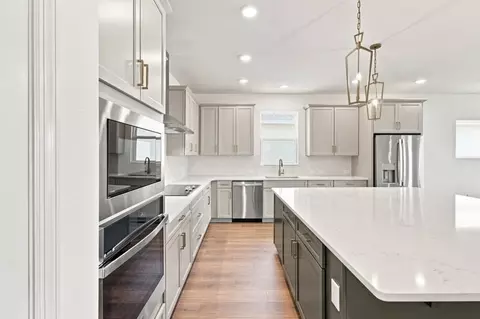 Kitchen - 5033 Orinoco Ln, Saint Cloud, FL 34771 photo 3 of 4