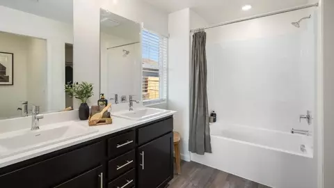 Bath - 3112 Blue Water Dr, Merced, CA 95341 photo 1 of 6