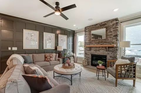 Living - 302 Snow Rd, Greer, SC 29651 photo 3 of 3