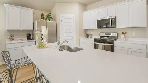 Kitchen - 13523 S 99th E Ave, Bixby, OK 74008 photo 4 of 5