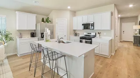 Kitchen - 13523 S 99th E Ave, Bixby, OK 74008 photo 3 of 5