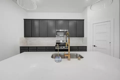 Kitchen - 1815 Sleeping Hills Dr, Rosenberg, TX 77471 photo 4 of 7