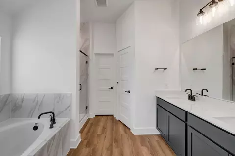 Bath - 1815 Sleeping Hills Dr, Rosenberg, TX 77471 photo 1 of 5