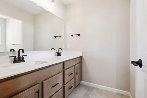 Bath - 16290 Comstock Ln, Maple Grove, MN 55369 photo 2 of 2