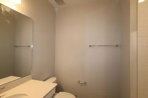 Bath - 1377 Hyde St, Saint Cloud, FL 34771 photo 2 of 3