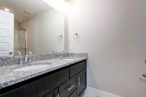 Bath - 1917 Wellington Dr, Ozark, MO 65721 photo 1 of 2