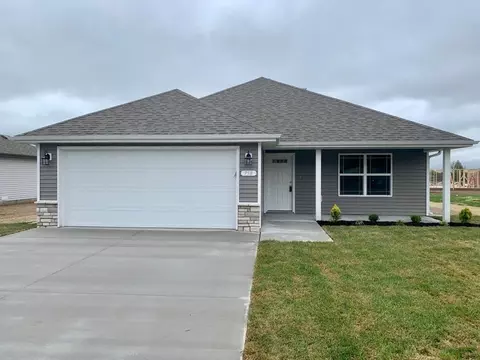 1917 Wellington Dr, Ozark, MO 65721