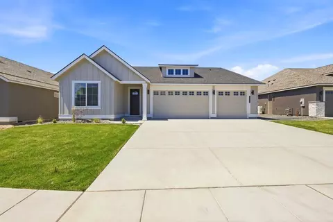 5712 Flathead Ave, Pasco, WA 99301