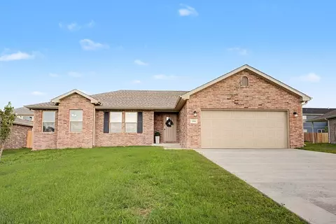 1581 E Charlton St, Republic, MO 65738