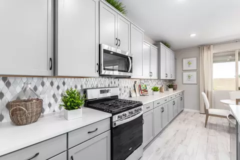 Kitchen - 7746 E 36th Pl, Yuma, AZ 85365 photo 6 of 7