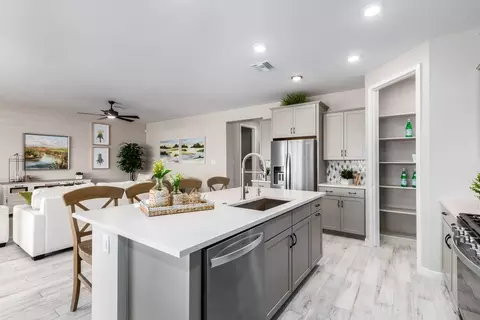 Kitchen - 7746 E 36th Pl, Yuma, AZ 85365 photo 5 of 7