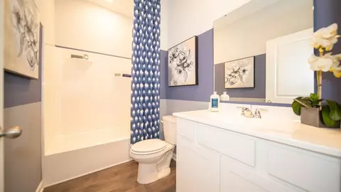 Bath - 9102 Blunt Ave, Indianapolis, IN 46239 photo 2 of 5