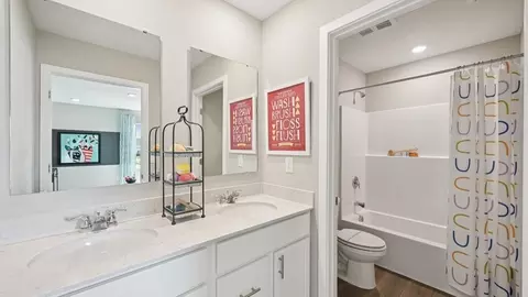 Bath - 9102 Blunt Ave, Indianapolis, IN 46239 photo 4 of 5