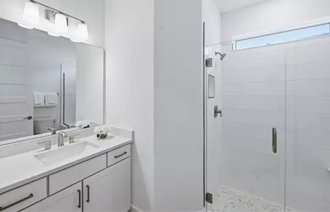 Bath - 16918 Canary Trl, Parrish, FL 34219 photo 1 of 2