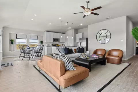 120 Greeley Dr, Floresville, TX 78114