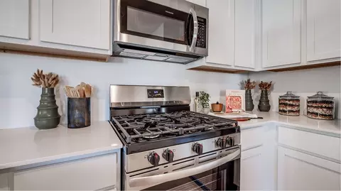 Kitchen - 501 Falling Cave Dr, Willis, TX 77378 photo 3 of 4