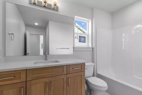 Bath - 7115 N Cairns Way, Eagle Mountain, UT 84005 photo 4 of 6