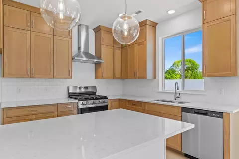 Kitchen - 7115 N Cairns Way, Eagle Mountain, UT 84005 photo 3 of 5