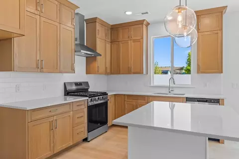 Kitchen - 7115 N Cairns Way, Eagle Mountain, UT 84005 photo 5 of 5