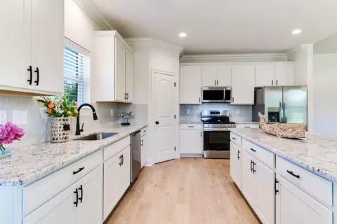 Kitchen - 2 Alexandria Grace Dr, Long Beach, MS 39560 photo 2 of 3