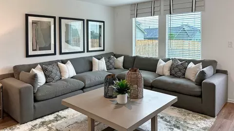 Living - 902 Antelope Trl, Temple, TX 76504 photo 3 of 3