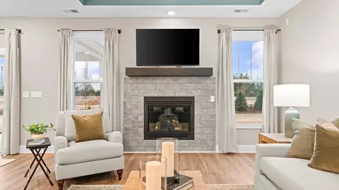 Living - 924 Titian St, Moore, SC 29369 photo 2 of 5
