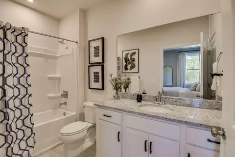 Bath - 3123 Wainwright Ct, Florence, SC 29501 photo 6 of 7