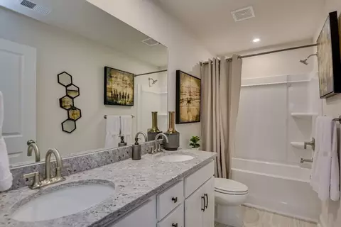 Bath - 3123 Wainwright Ct, Florence, SC 29501 photo 5 of 7
