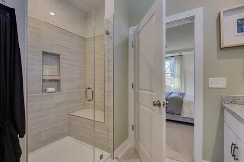 Bath - 3123 Wainwright Ct, Florence, SC 29501 photo 3 of 7