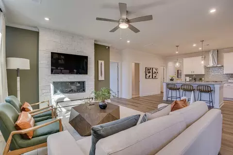 Living - 3123 Wainwright Ct, Florence, SC 29501 photo 2 of 7