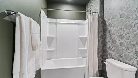 Bath - 2201 Hackberry St, Springfield, OH 45505 photo 6 of 13