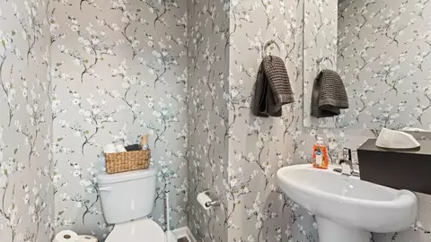 Bath - 2201 Hackberry St, Springfield, OH 45505 photo 9 of 13