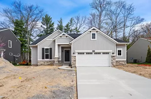 13465 Stafford Dr, Nunica, MI 49448