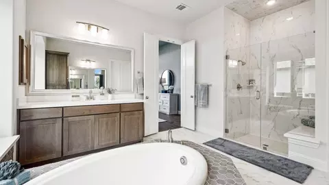 Bath - 405 Shadowfax Dr, Aledo, TX 76008 photo 3 of 3