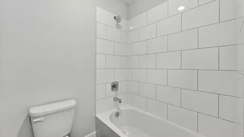 Bath - 1935 Jackson St, Cleburne, TX 76033 photo 4 of 7
