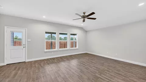Living - 1935 Jackson St, Cleburne, TX 76033 photo 2 of 2
