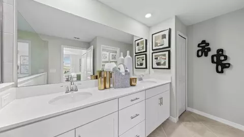 Bath - 5528 Summit Pointe Cir #101, Bradenton, FL 34210 photo 2 of 5