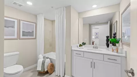 Bath - 5528 Summit Pointe Cir #101, Bradenton, FL 34210 photo 3 of 5