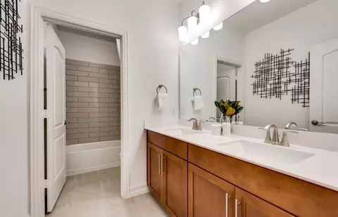 Bath - 3105 Riverview Run, Rockwall, TX 75032 photo 3 of 4