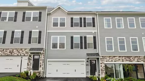 163 River Ridge Dr, Moon Township, PA 15108