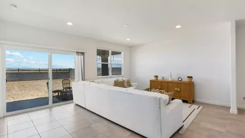 Living - 2874 W Stearn Ave, Apache Junction, AZ 85120 photo 1 of 3