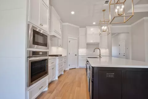 Kitchen - 2920 E Northampton St, Broken Arrow, OK 74014 photo 6 of 6