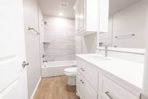 Bath - 2920 E Northampton St, Broken Arrow, OK 74014 photo 5 of 11