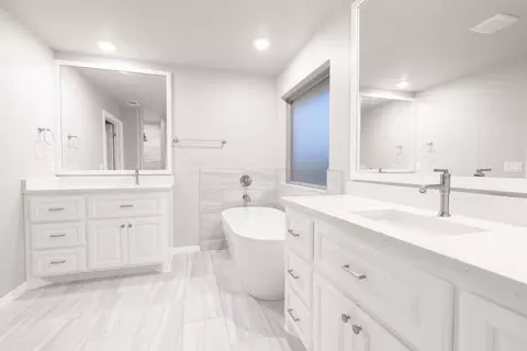 Bath - 2920 E Northampton St, Broken Arrow, OK 74014 photo 1 of 11