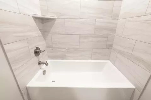 Bath - 2920 E Northampton St, Broken Arrow, OK 74014 photo 6 of 11
