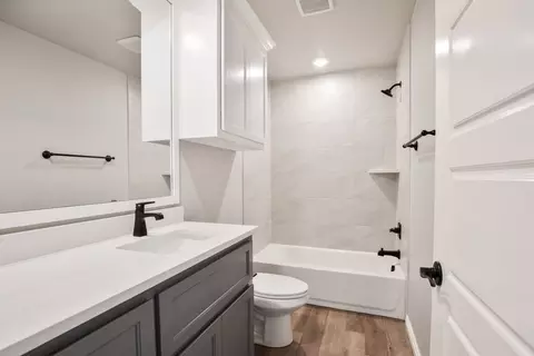 Bath - 2920 E Northampton St, Broken Arrow, OK 74014 photo 9 of 11