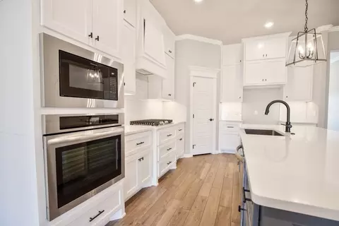 Kitchen - 2920 E Northampton St, Broken Arrow, OK 74014 photo 4 of 6